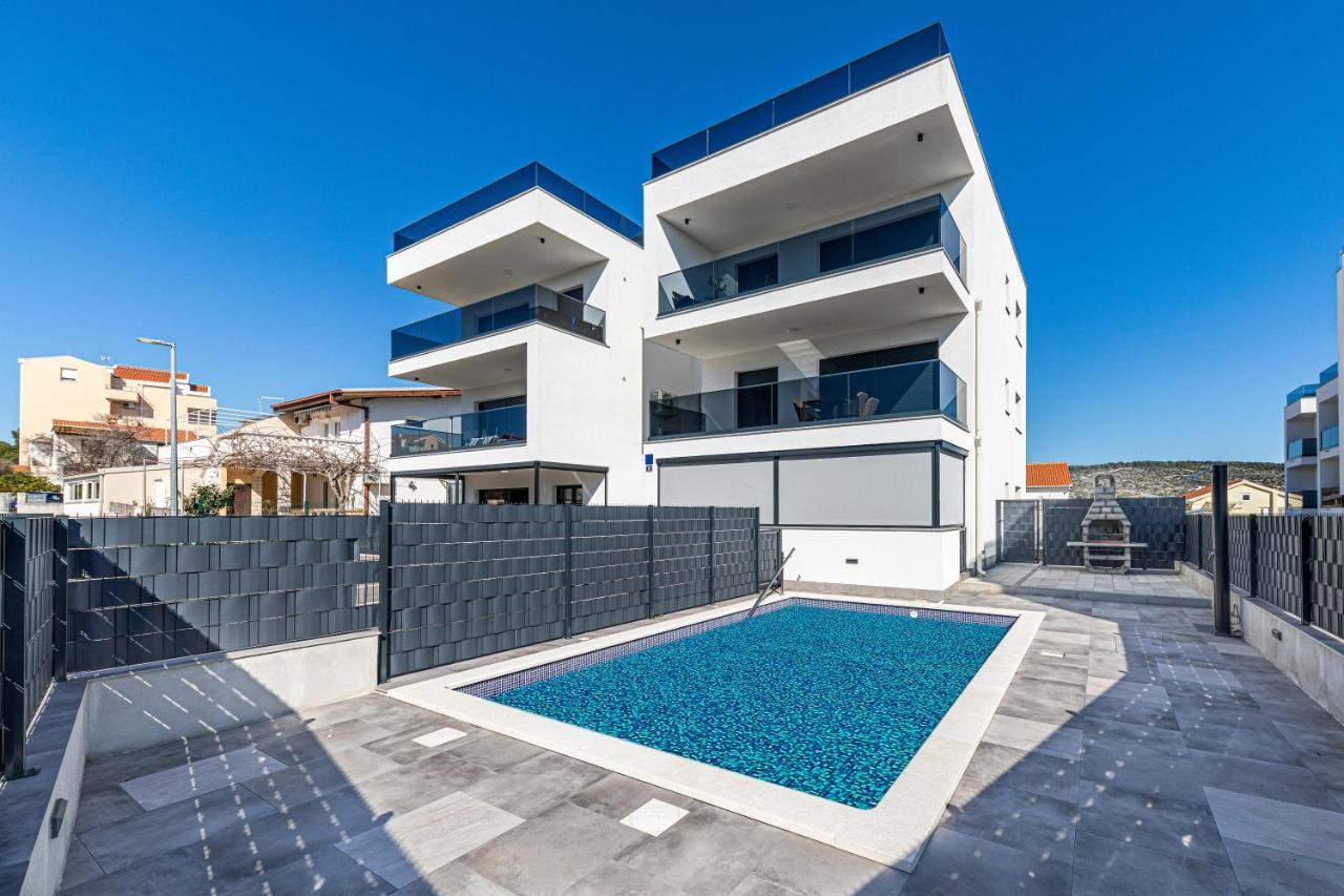 Luxury Apartment Pia With Swimming Pool And Grill Τρογκίρ Εξωτερικό φωτογραφία