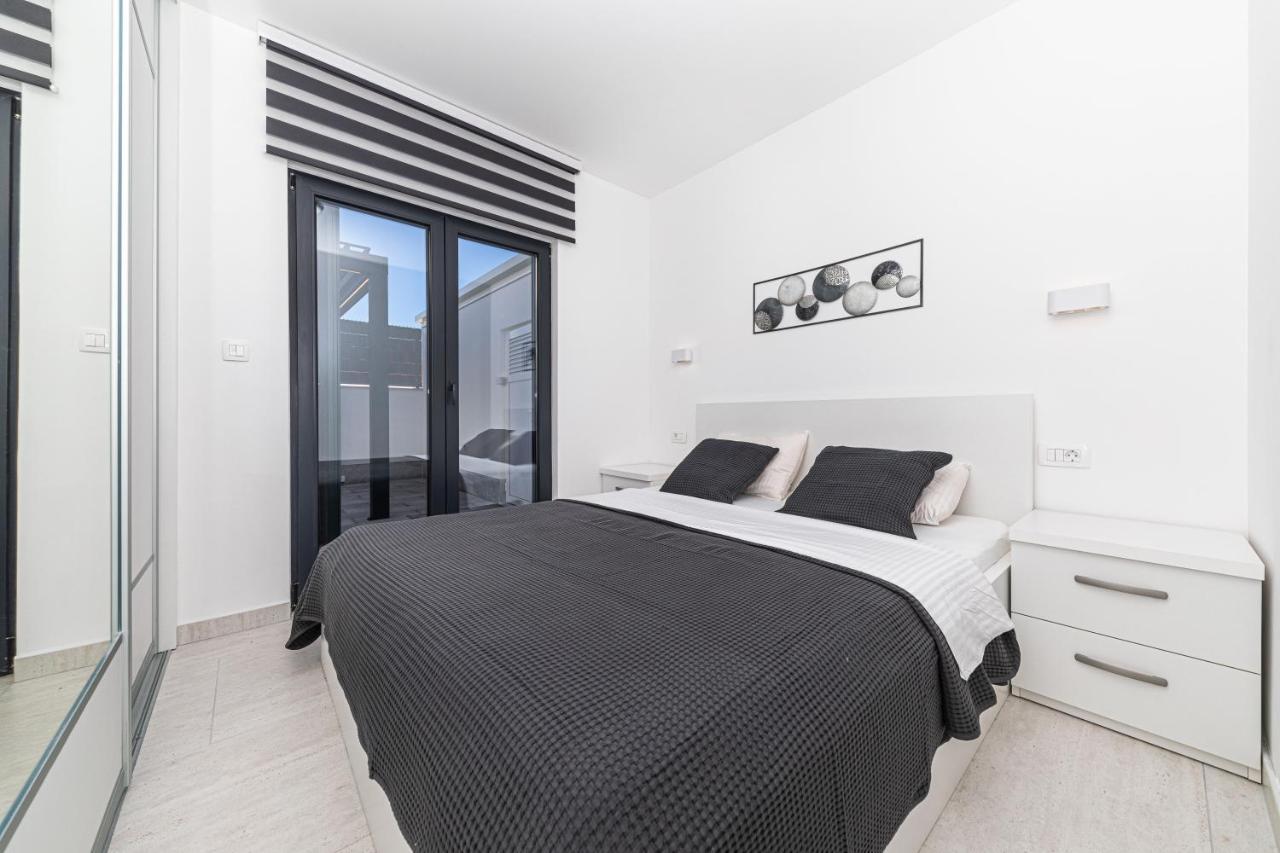 Luxury Apartment Pia With Swimming Pool And Grill Τρογκίρ Εξωτερικό φωτογραφία