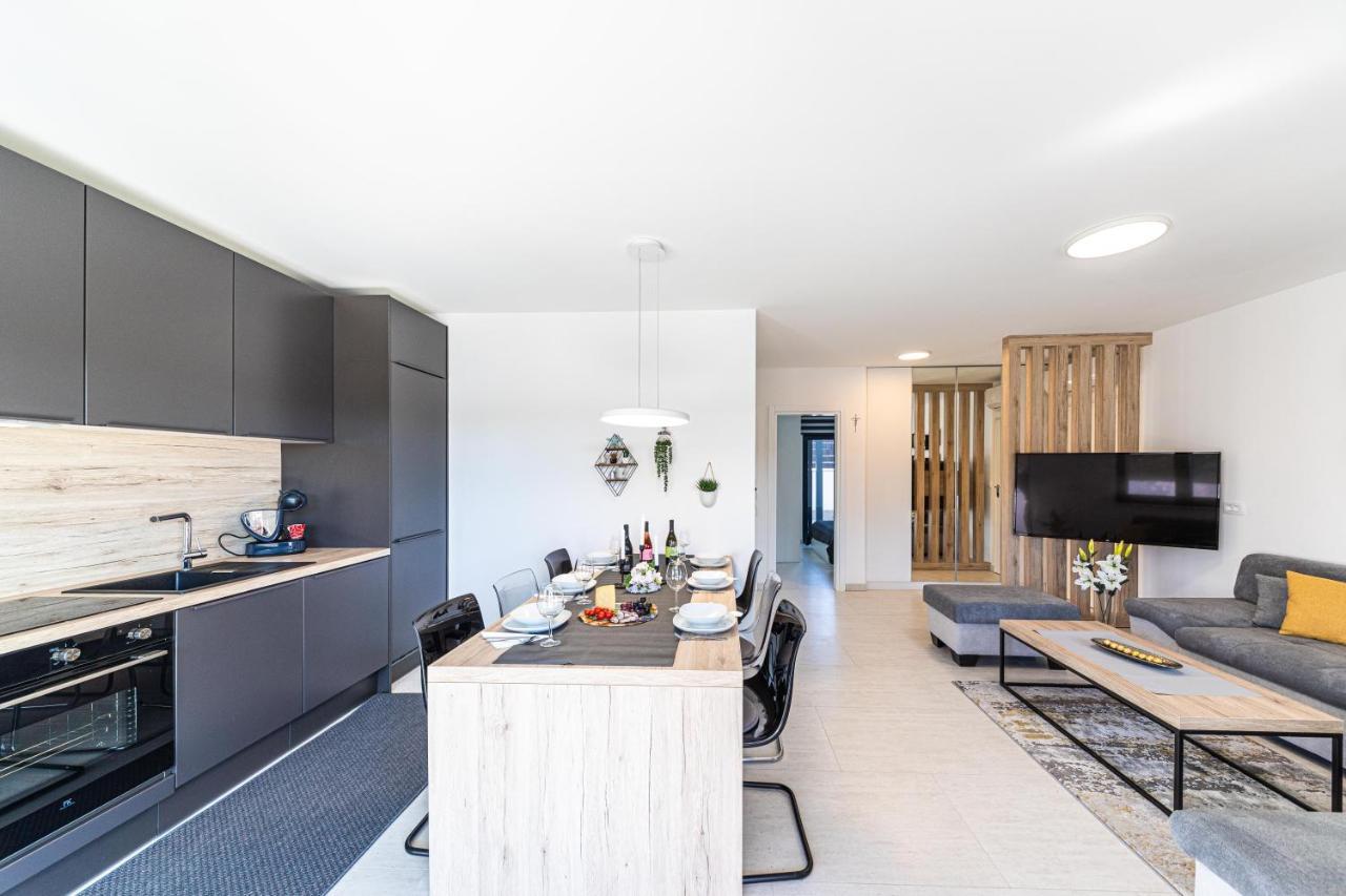 Luxury Apartment Pia With Swimming Pool And Grill Τρογκίρ Εξωτερικό φωτογραφία