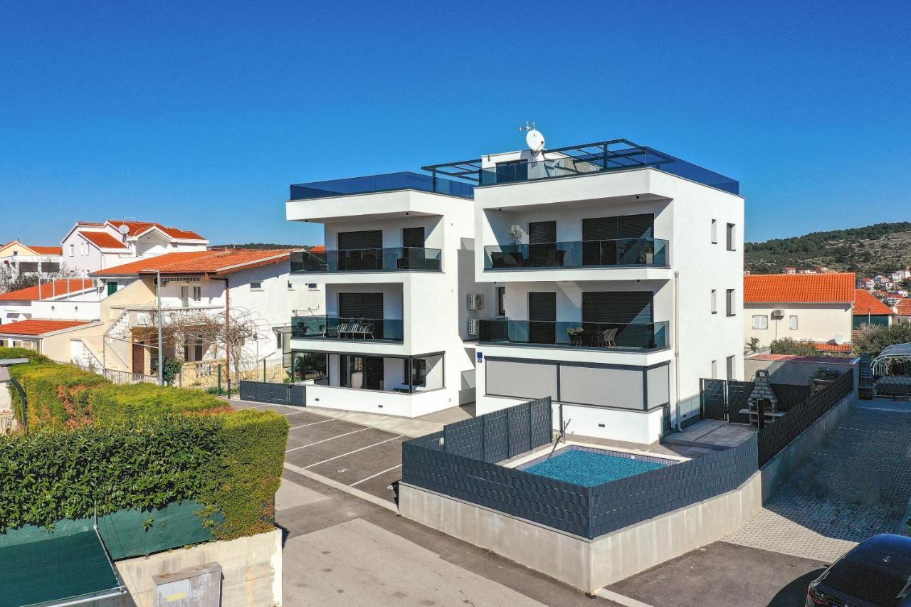 Luxury Apartment Pia With Swimming Pool And Grill Τρογκίρ Εξωτερικό φωτογραφία